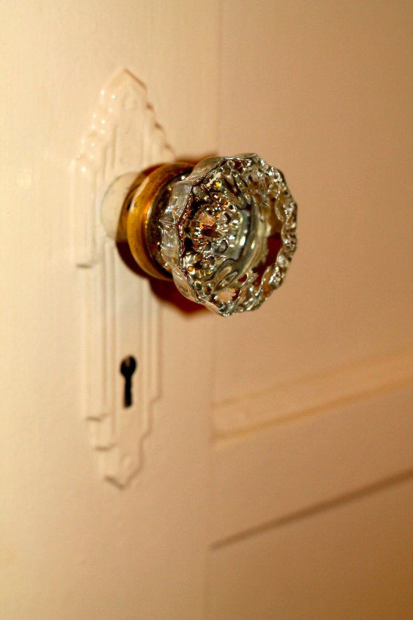 : Bungalow Door Knobs Decor