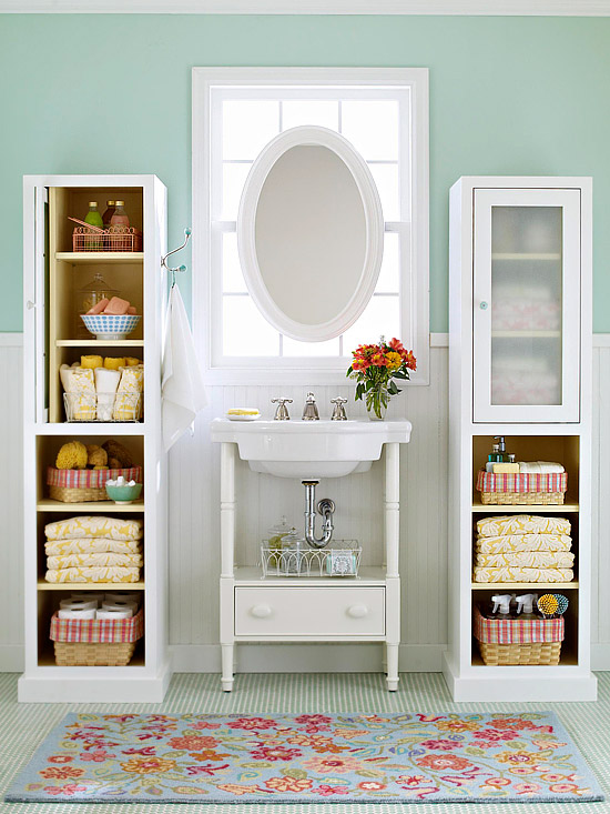 Storage-towers-for-small-bathroom-solution