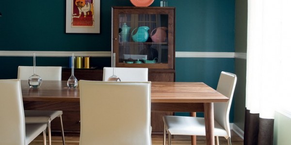 Small Dining Room With Wood Table And White Chairs Decor