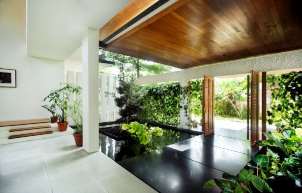: Welcoming Etrance With Beautiful Entryway Greenery